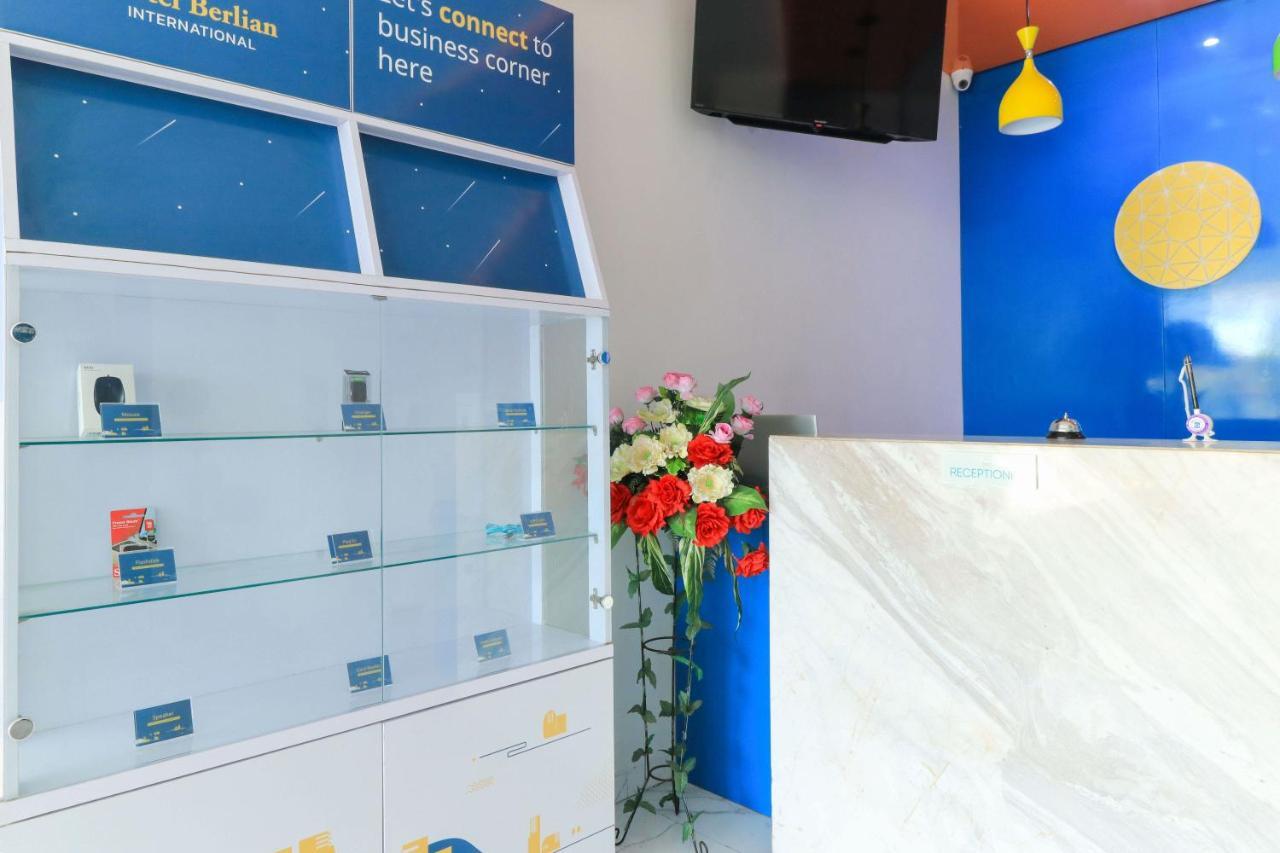 Hotel Berlian International Surabaya Ngoại thất bức ảnh