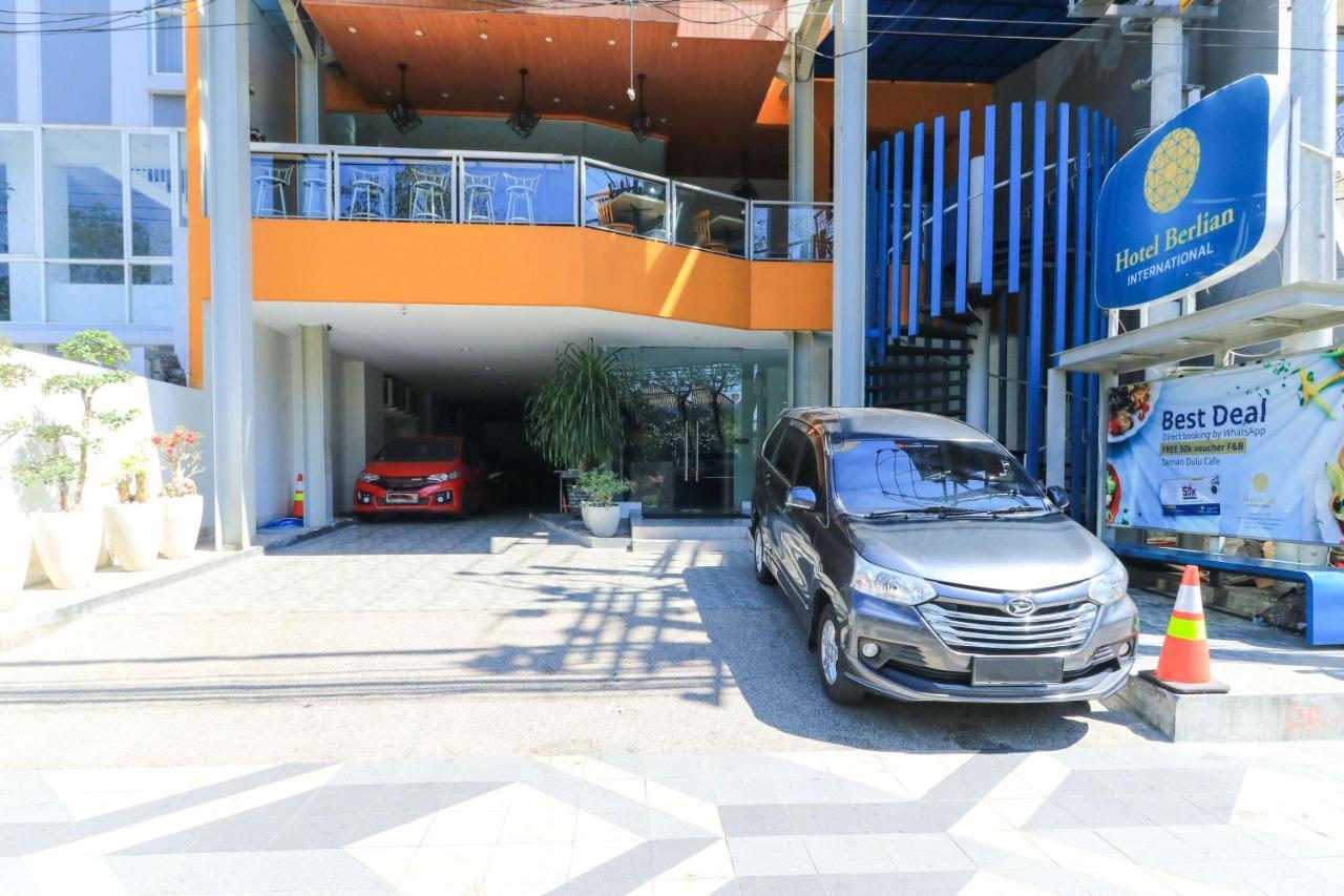 Hotel Berlian International Surabaya Ngoại thất bức ảnh