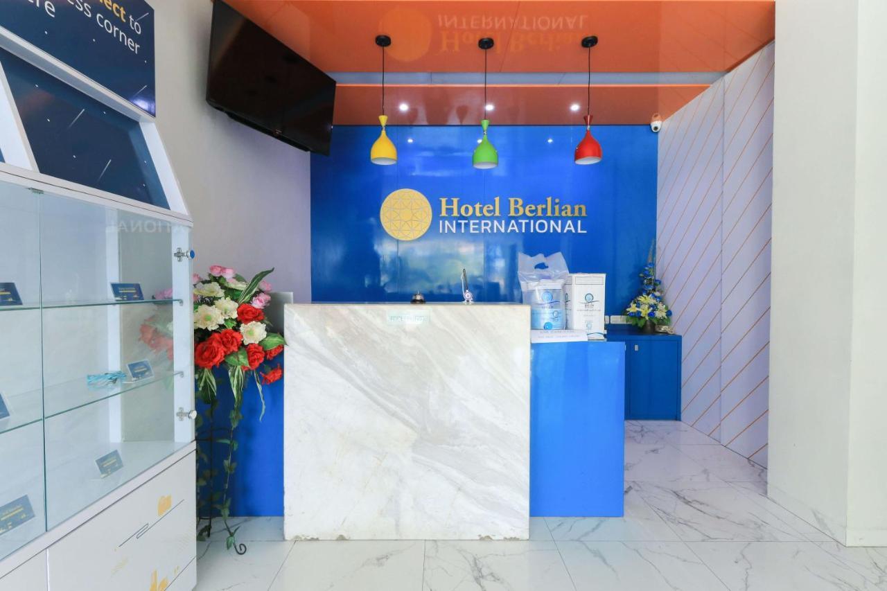 Hotel Berlian International Surabaya Ngoại thất bức ảnh